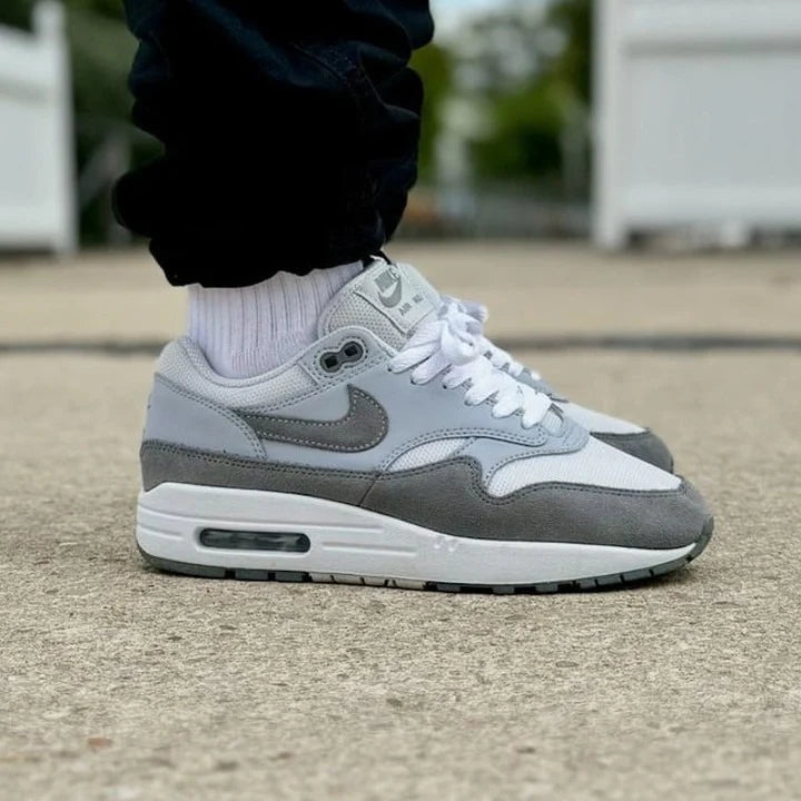 Nike Air Max 1 '87 Photon Dust Wolf Grau