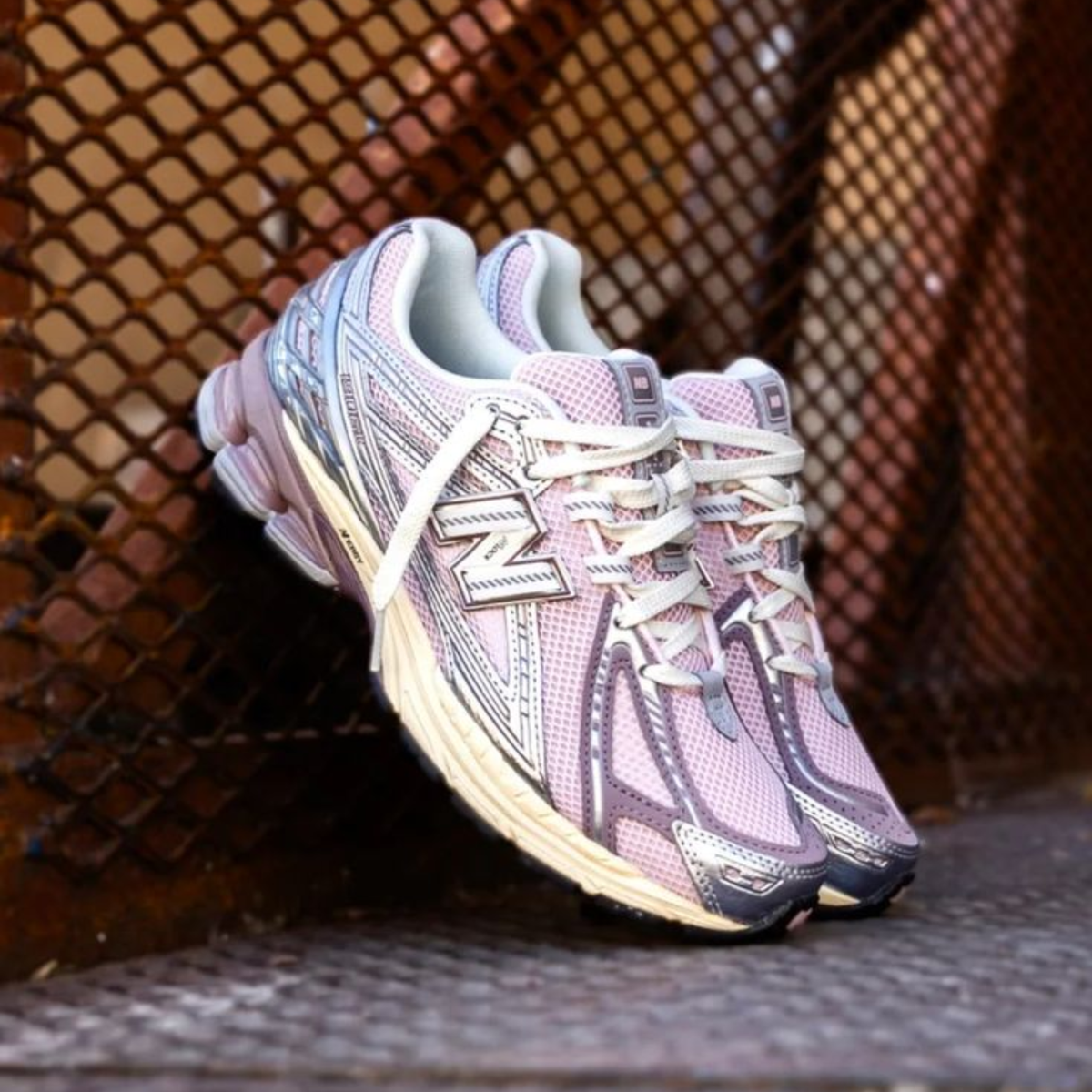 New Balance 1906R Rose Sugar Silber
