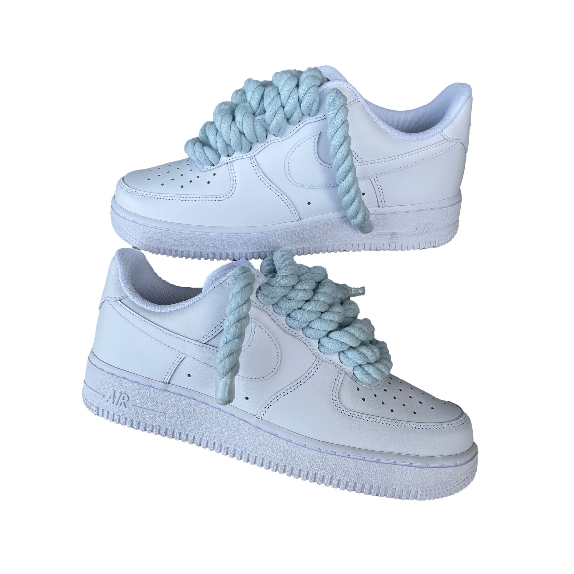 Nike Air Force 1 Low wit met baby blue rope laces custom schuin aanzicht