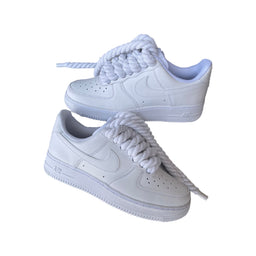 Nike Air Force 1 Low wit met witte rope laces custom schuin aanzicht