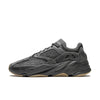 Yeezy Boost 700 V1 Utility Black - zwarte premium sneaker met Boost-demping en robuuste zool, verkrijgbaar bij KeepItSneaker met gratis verzending in Nederland, België en Duitsland.