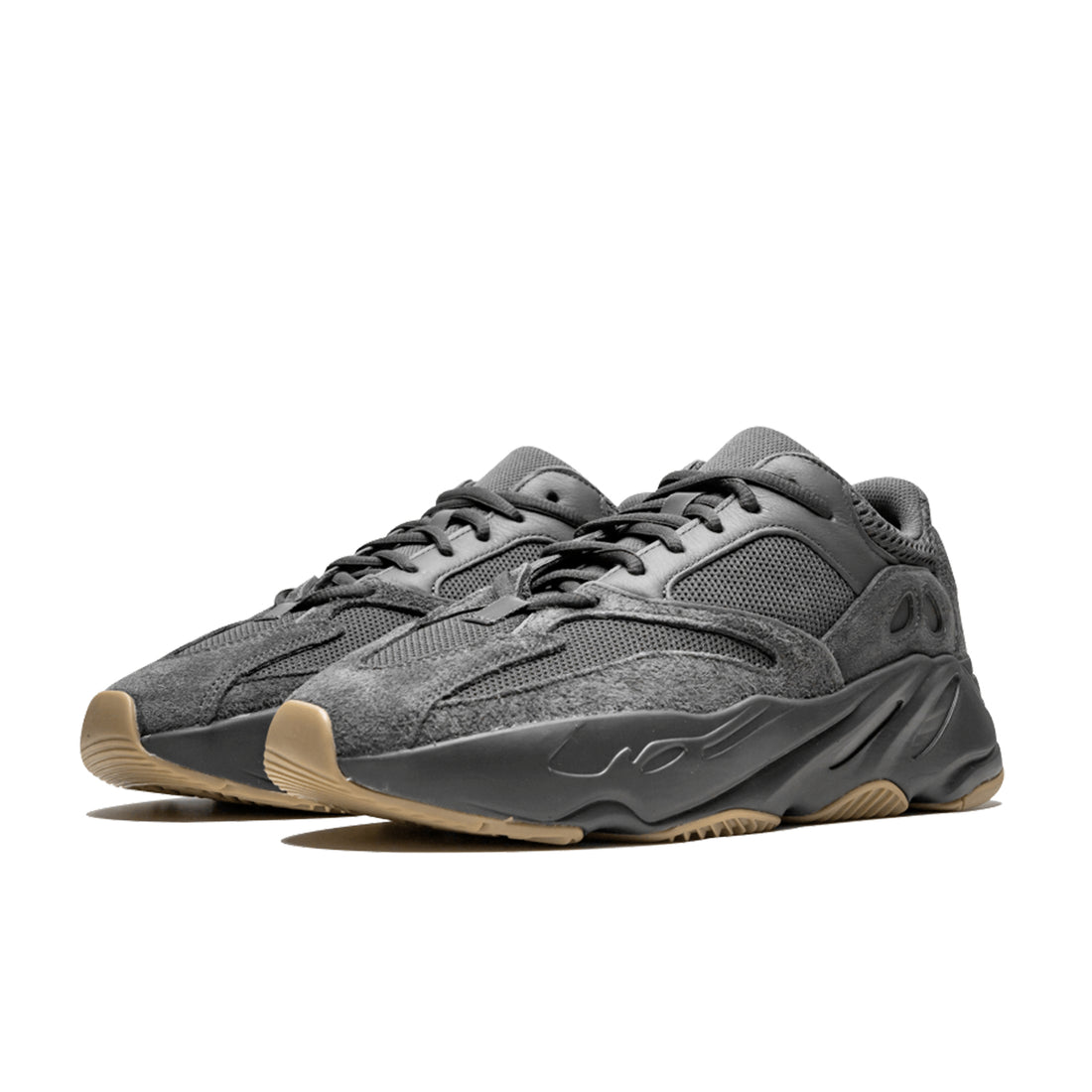 Yeezy Boost 700 V1 Utility Black - zwarte premium sneaker met Boost-demping en robuuste zool, verkrijgbaar bij KeepItSneaker met gratis verzending in Nederland, België en Duitsland.