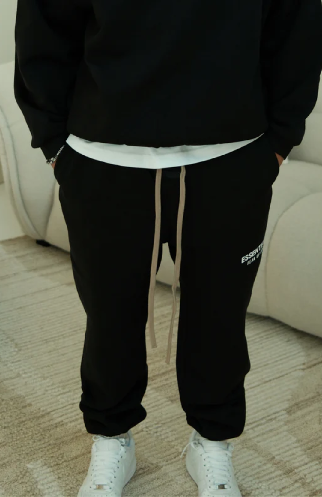 Fear of God Essentials FW24 Black White Broek sweatpants in black worn by model detail view
