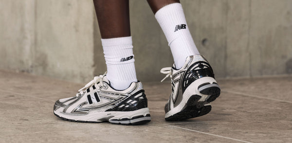 New Balance 1906R Silber Schwarz