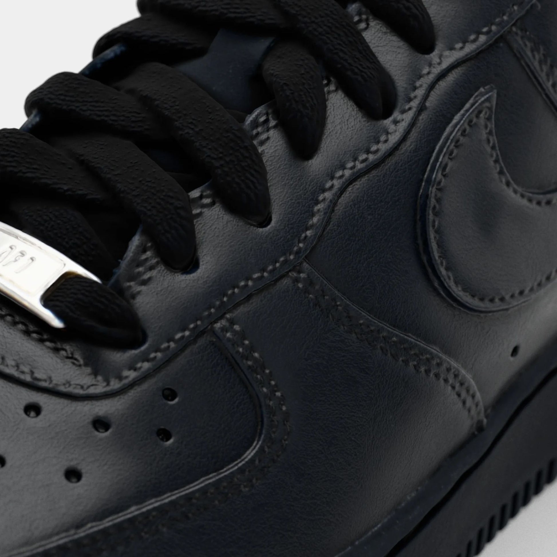 nike-air-force-1-low-07-black-detail-closeup