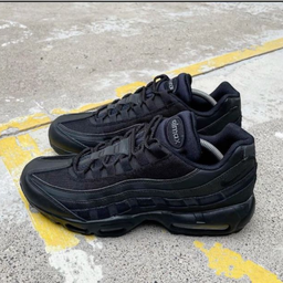 Nike Air Max 95 Essential sneakers in black pair view