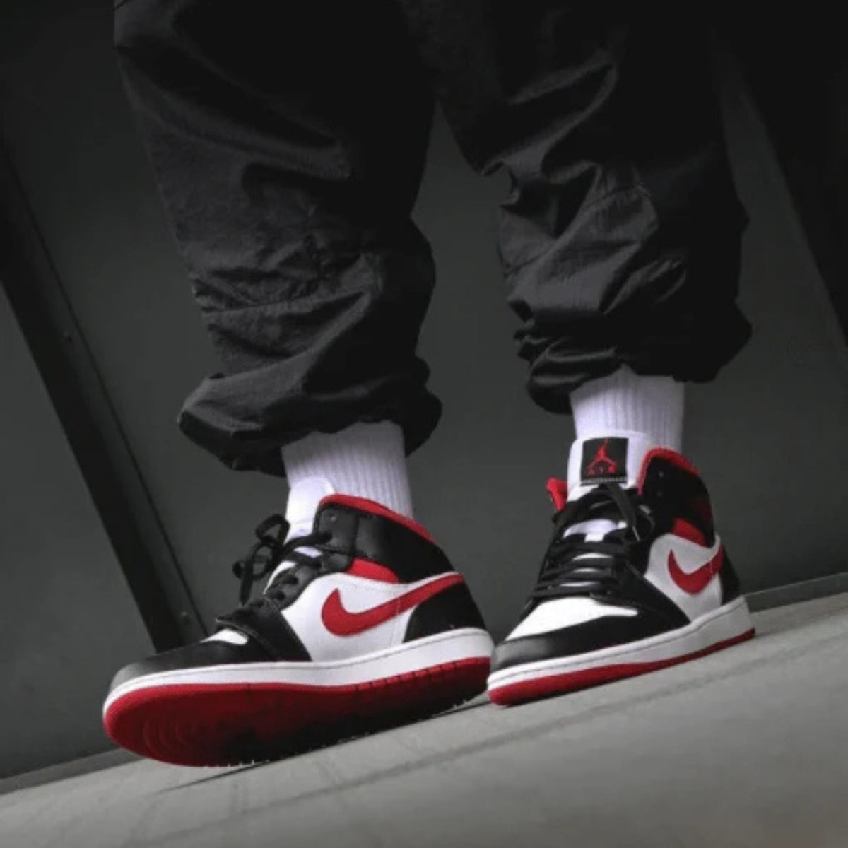 Air Jordan 1 Mid Gym Red Schwarz Weiß (GS)