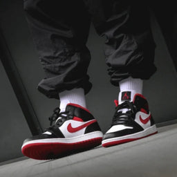 Air Jordan 1 Mid Gym Red Schwarz Weiß (GS)