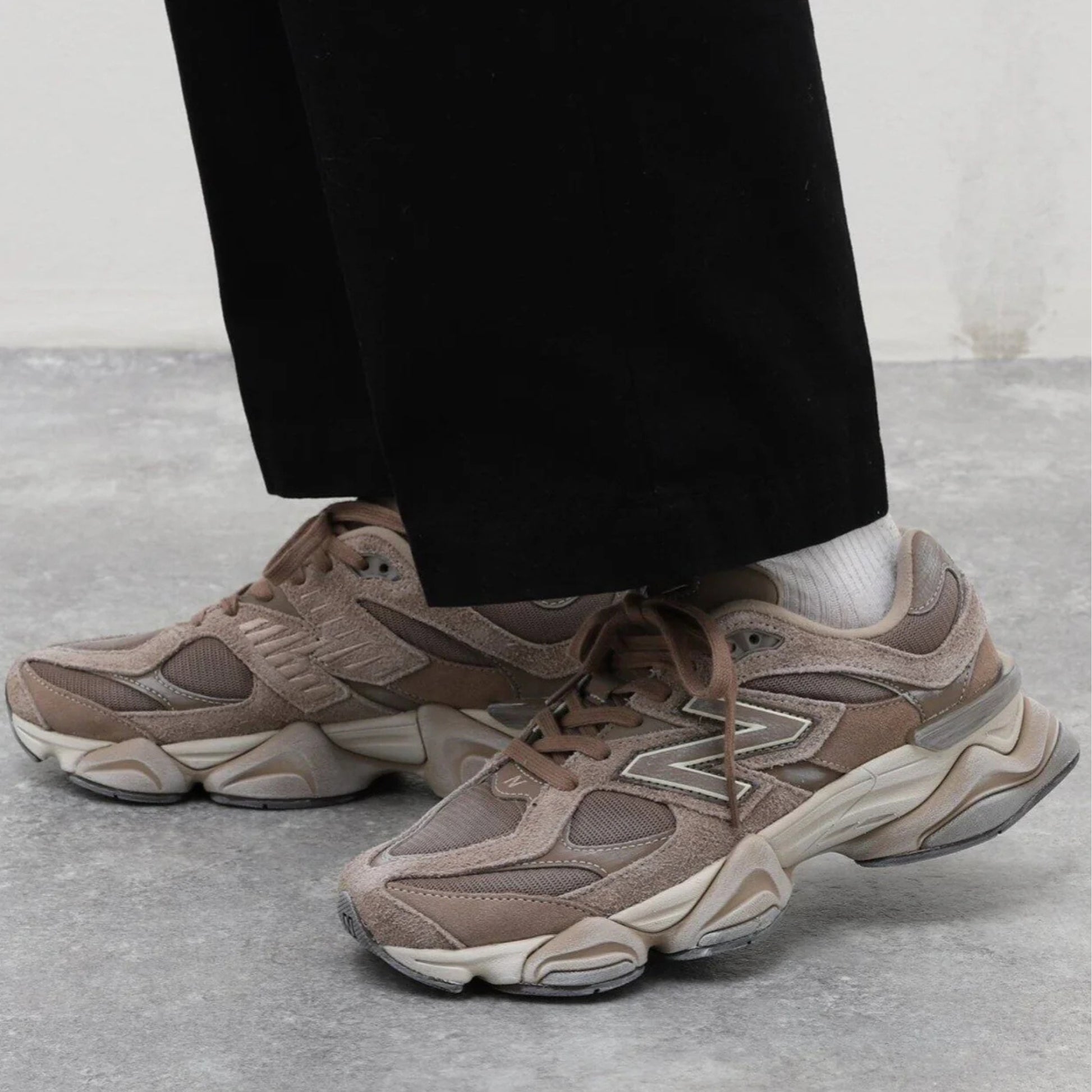 New Balance 9060 Mushroom Timberwolf bovenaanzicht