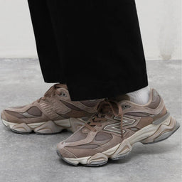 New Balance 9060 Mushroom Timberwolf bovenaanzicht