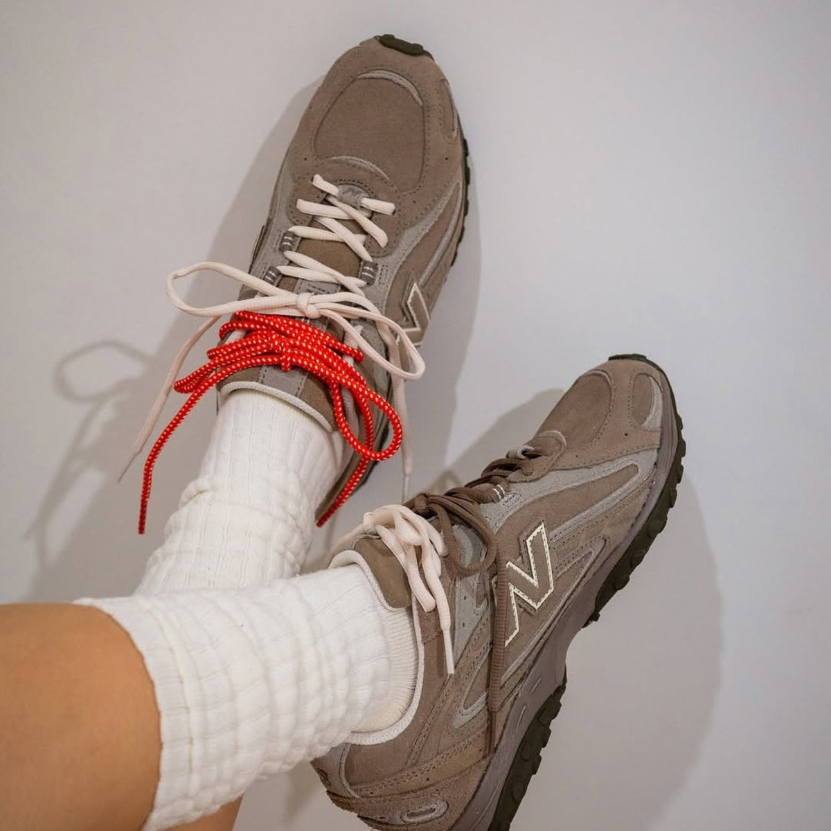 New Balance 204L Mushroom Arid Stone achteraanzicht