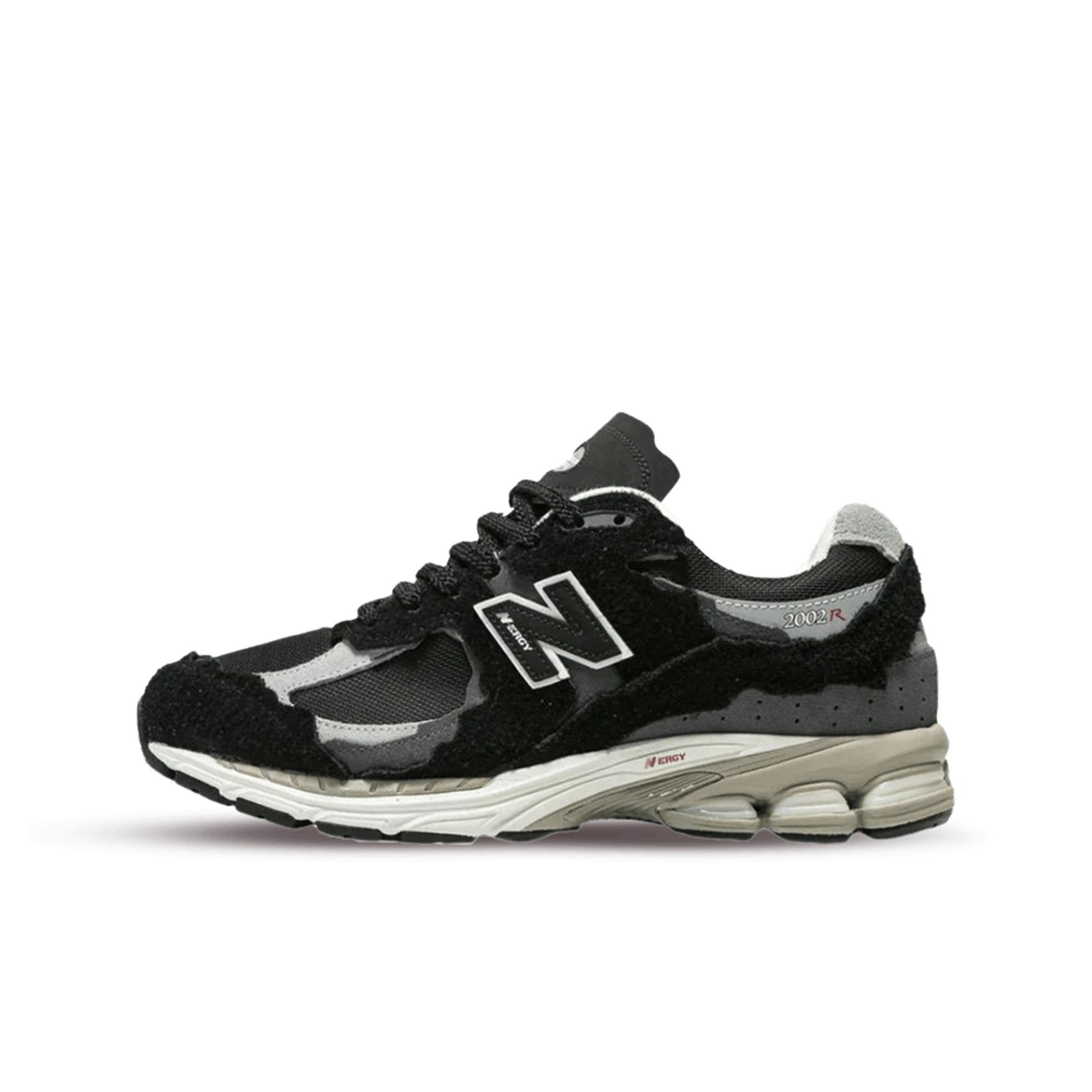 New Balance 2002R Protection Pack Black Grey - premium sneaker met gedistresseerd design en geavanceerde demping, verkrijgbaar bij KeepItSneaker.