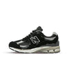 New Balance 2002R Protection Pack Black Grey - premium sneaker met gedistresseerd design en geavanceerde demping, verkrijgbaar bij KeepItSneaker.