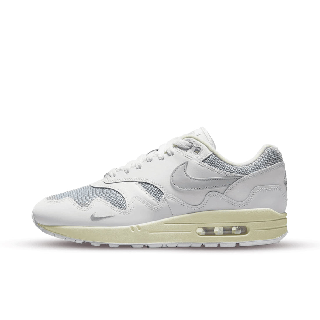 Nike Air Max 1 Patta Waves White Silver - premium sneaker met golvende details en Air Max-demping, verkrijgbaar bij KeepItSneaker met gratis verzending in Nederland, België en Duitsland.