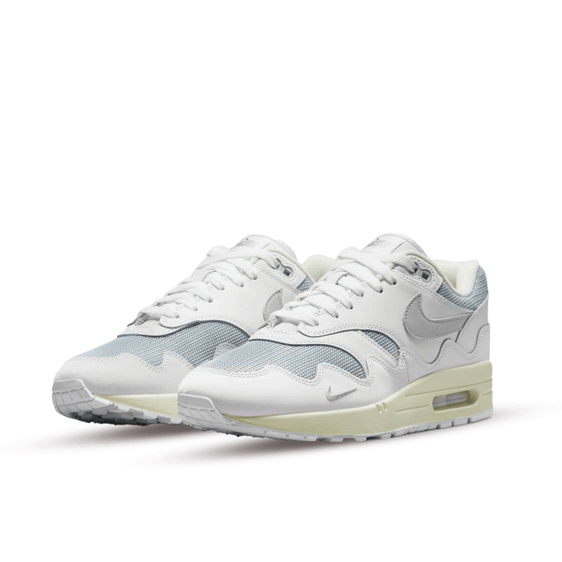 Nike Air Max 1 Patta Waves White Silver - premium sneaker met golvende details en Air Max-demping, verkrijgbaar bij KeepItSneaker met gratis verzending in Nederland, België en Duitsland.